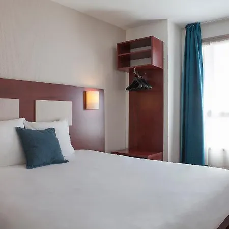 The Originals City, Novella, Centre Gare Otel